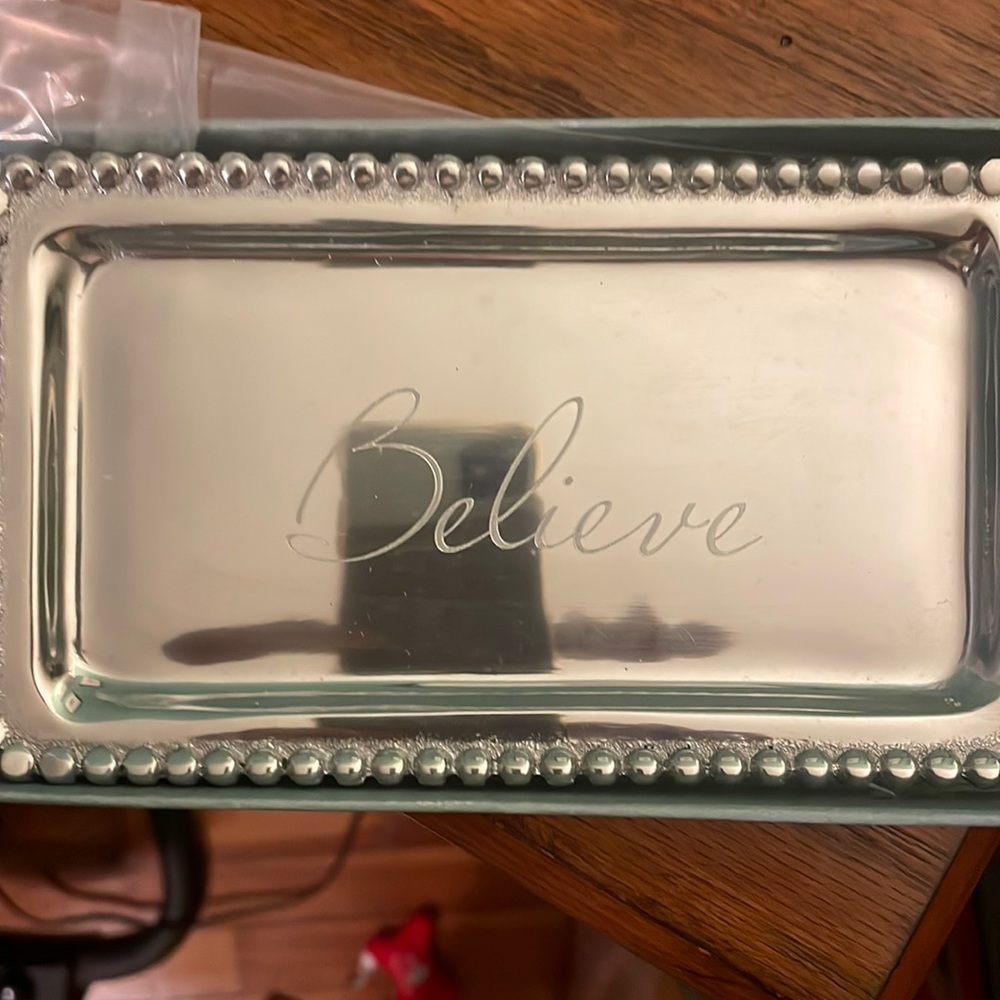 Mariposa statement tray